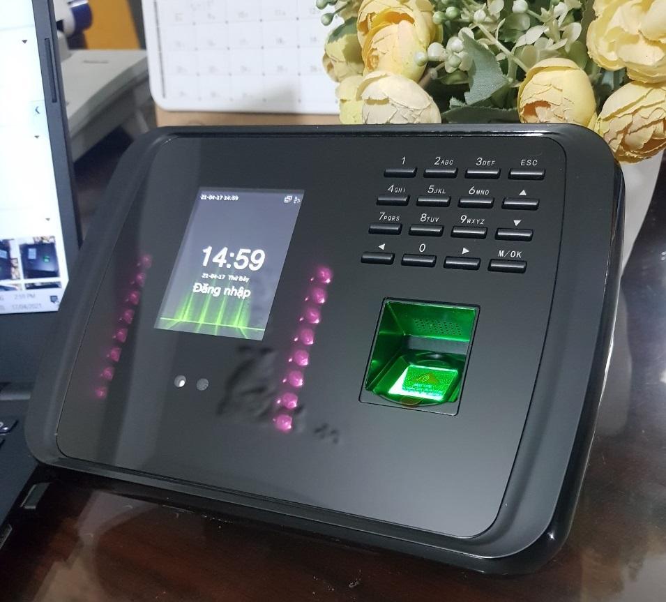 Máy chấm công khuôn mặt Ronald Jack MB460